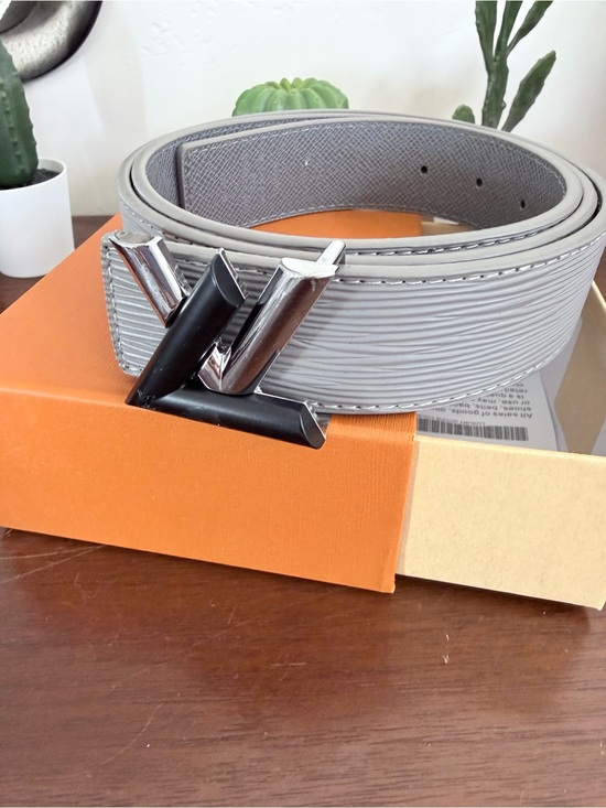 Women’s Gray Textured Epi Leather Belt with Brushed Silver-Tone and Black Buckle